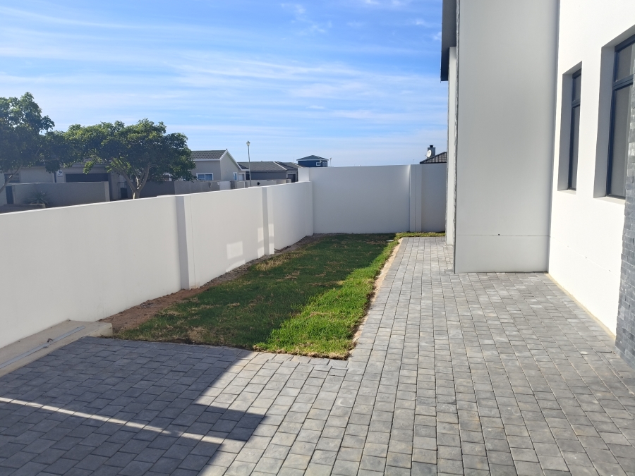4 Bedroom Property for Sale in Fountains Estate Eastern Cape